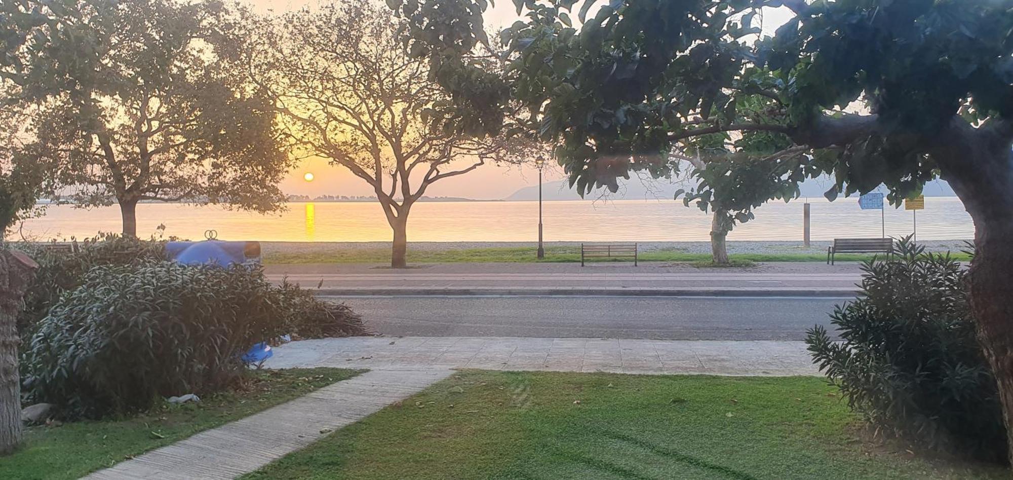 Nafpaktos Seaside Apartment Ngoại thất bức ảnh